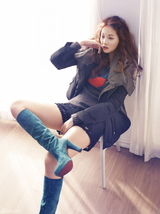 组图：韩星吴涟序个性写真展百搭魅力