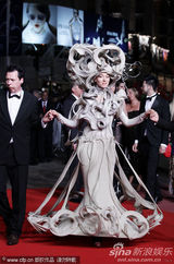 幻灯图集：《温柔的儿子》首映 女星雷人打扮出位