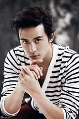 组图：陈楚河生日写真曝光 质感酷男桀骜不驯