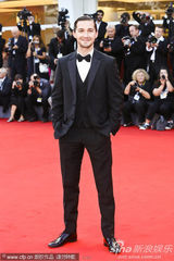 组图：罗伯特雷德福白衣潇洒 希亚-拉博夫黑装帅气