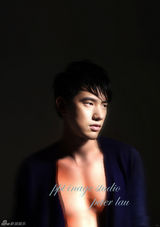 组图：吴建飞熟男写真散发健硕魅力