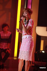 组图：《劲歌金曲》录影 容祖儿郑伊健亮相