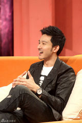 幻灯图：立威廉夺走闫妮荧幕初吻 称两年内不会结婚