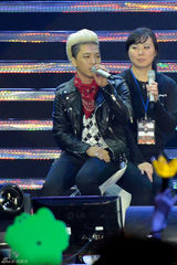 组图：BIGBANG三成员与香港粉丝共度情人节