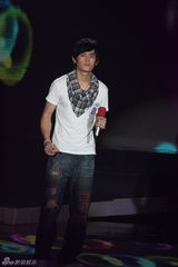 幻灯组图：快男突围赛第五场 “回锅肉”惊险晋级