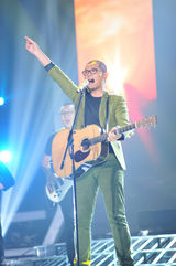 组图：《最强音》全国三强 罗大佑打响保卫战