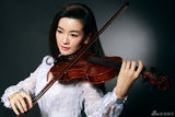 组图：李晟小提琴写真曝光 知性气质大气唯美