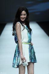 组图：曾恺玹为微电影造势走秀 现身上海回归本行