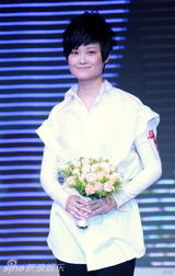 组图：中歌榜提名揭晓 尚雯婕李宇春等上演婚纱秀