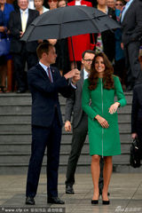 组图：威廉王子与凯特王妃甜蜜出访大秀恩爱