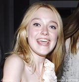 幻灯图：“暮光少女”范宁16岁生日宴 笑容灿烂