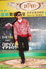 组图：郭富城单身圣诞不寂寞 否认购四百万跑车