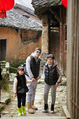 组图：小沈阳爱女曝光像极父母 网友侃绝对亲生