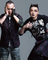 组图：黄秋生黄耀明合拍广告 暗黑铁汉柔情