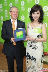 组图：赵雅芝中环助阵品牌活动显成熟风韵