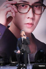 组图：神话Andy退伍后首办粉丝会 劲歌热舞粉丝尖叫