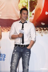 组图：张孝全新片哭戏超多 频被桂纶镁扇巴掌