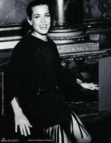 组图：摩纳哥王室二公主冷艳造型登《Vogue》