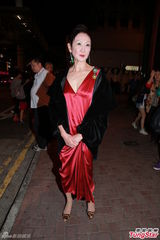 组图：林青霞携三女贺施南生法国授勋 唐唐现身