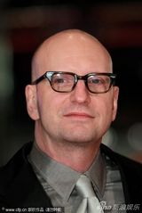 组图：《制胜一击》首映 吉娜-卡拉诺秀美腿