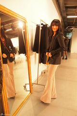 组图：陈燃化身时尚买手 巴黎逛店休闲随意