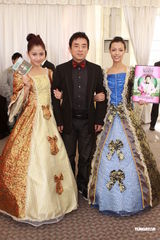 高清组图：吕方演唱会发布 获美女献吻庆生