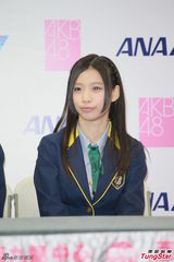 AKB48姐妹团旋风袭港 甜笑击掌粉丝乐翻天