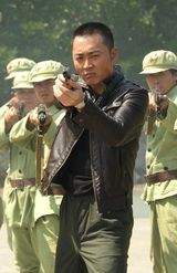 组图：沈晓海《铁血尖刀》枪姿飒爽硬功夫获赞