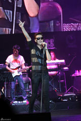 高清图：李敏镐北京曝私密档案 抛吻送拥抱