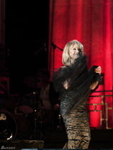 组图：伊莲佩姬放歌北京 经典一如回忆隽永