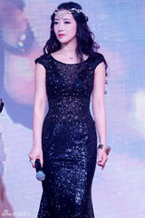 组图：陈紫函出席品牌活动气质高贵典雅