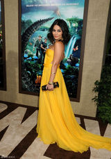 组图：瓦妮莎-哈金斯亮相《地心历险记2》首映