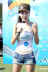 组图：《爱情公寓2》粉丝见面会 娄艺潇孙艺洲出席 