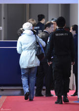 组图：刘晓庆与丈夫离京 夫唱妇随相敬如宾