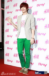 组图：SJ少女时代等明星出席某服饰品牌活动