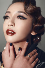 组图：车模曹阳浓情旧上海风韵写真