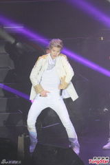 组图：韩组合B.A.P香港开唱 粉丝玩cosplay