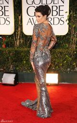 组图：金球奖红毯丽娅-米雪儿刺绣透视装火辣