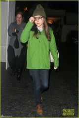 组图：27岁出柜女星艾伦-佩姬亮绿色外衣抢眼