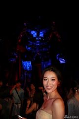 组图：《GQ》庆典 型男邢佳栋携娇俏蒙亭宜亮相