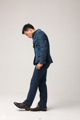 组图：佟大为金秋闲适写真曝光 展现自我最佳状态