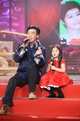 高清组图：钟镇涛和闺女抢戏 小女儿显露明星锋芒