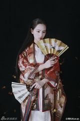 组图：武大女神生活美照 长发飘逸清新自然