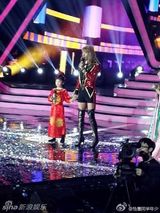 组图：张亮大咖秀再扮女人爆笑 天天化身贾宝玉