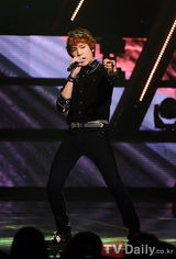 组图：《M Countdown》FTIsland回归荣获第一