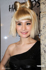 幻灯图集：阿Sa(蔡卓妍)办27岁生日派对 阿娇亮相抢风头