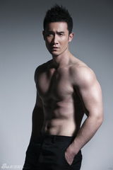 组图：奇道古铜肌肉写真彰显男人健硕魅力