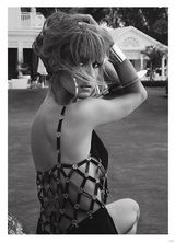 组图：席琳-迪翁半裸登杂志 狂野写真展风采