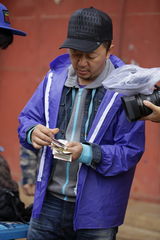 组图：爸爸去哪儿第六期海量图 萌宝帅爸卖菜忙