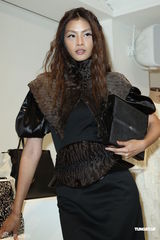 组图：林嘉绮15公分高跟鞋走秀破除怀孕传言